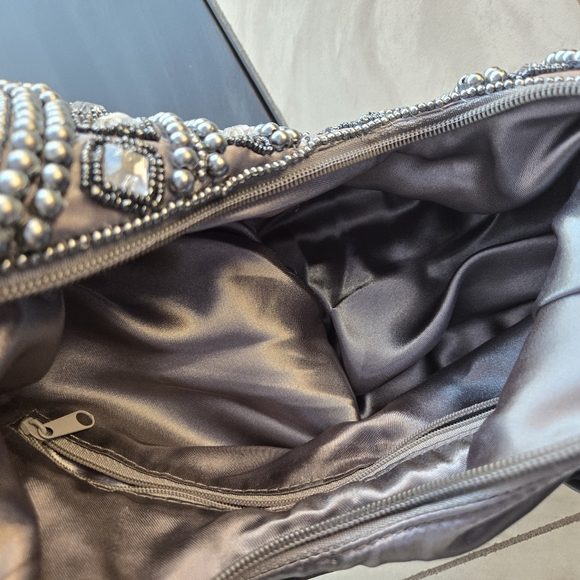 Vintage Gray and Black Hobo Bag (Purse) with Art Deco Beadwork - Picture 4 of 9